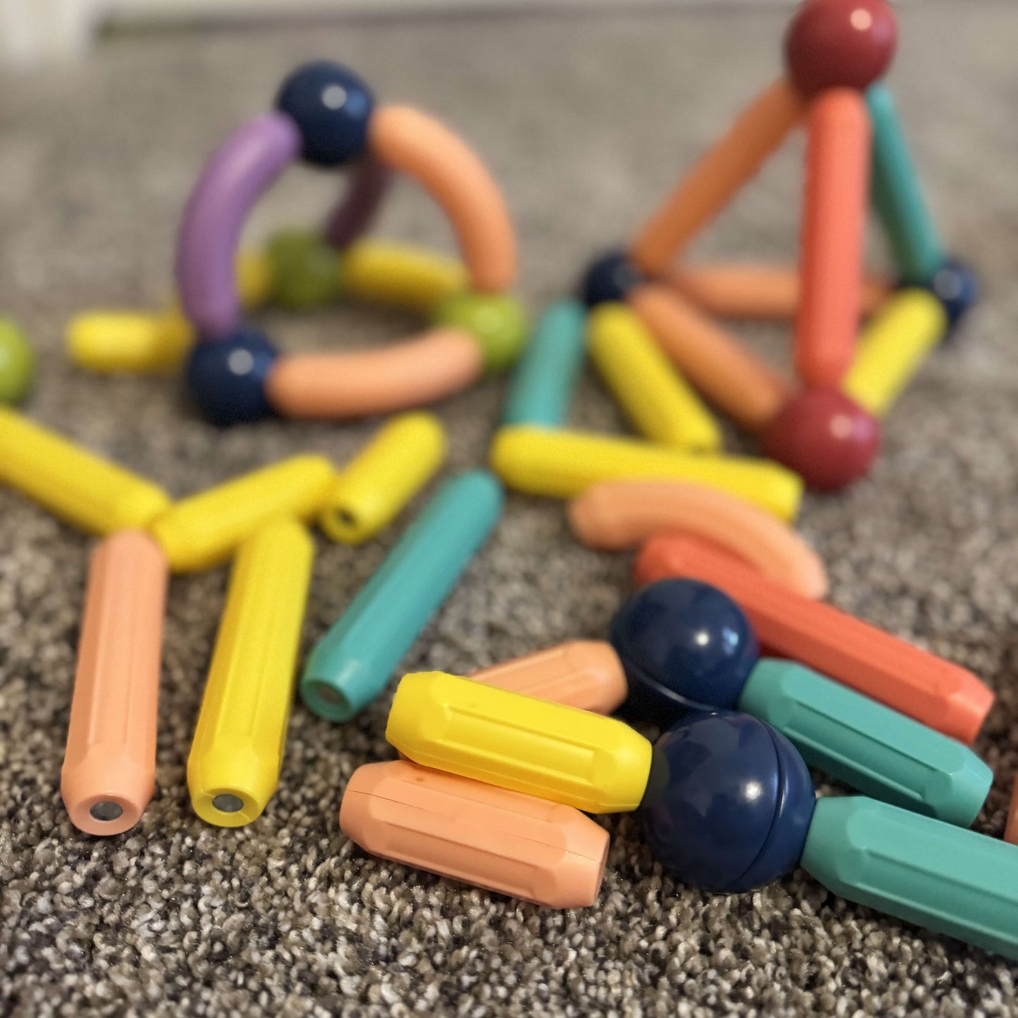 Magnetni set štapića i kugli - 64 Delova